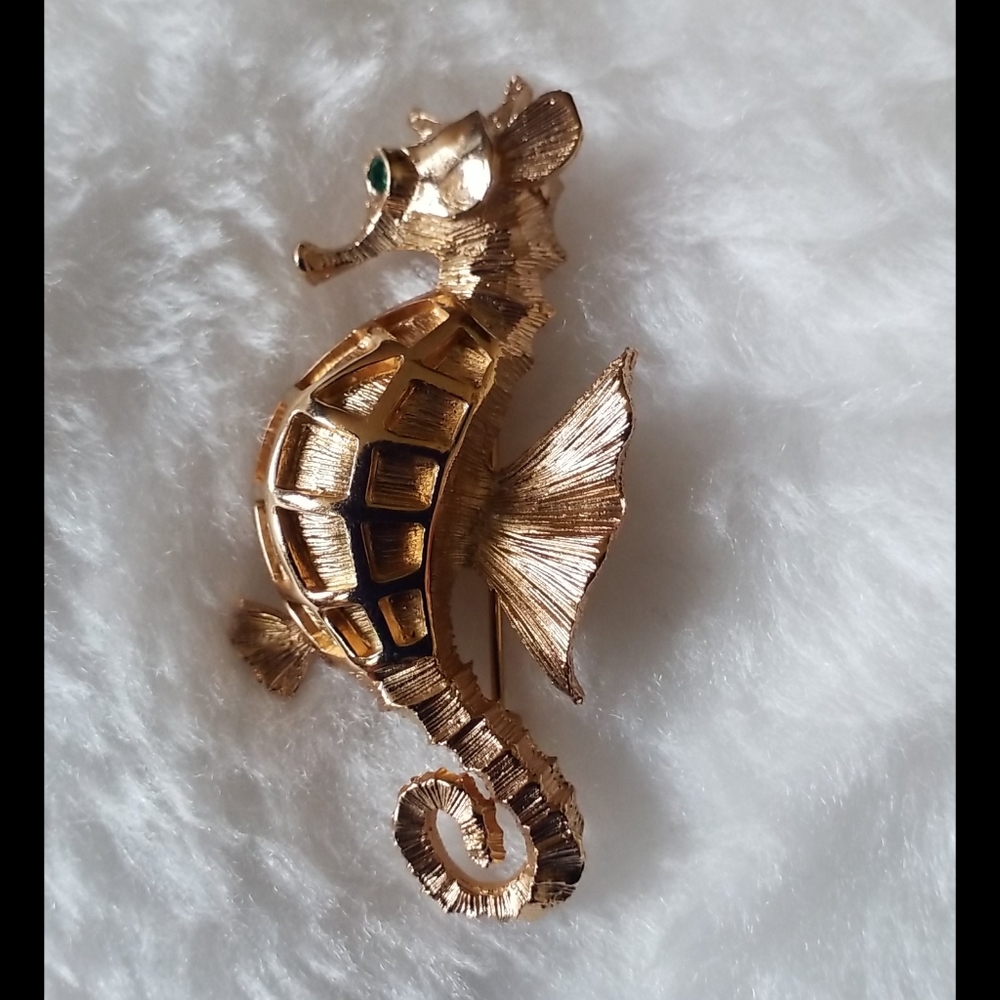 NAPIER Rhinestone Seahorse Brooch - Picture 6 of 6
